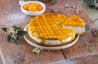 Bolo clássico de São Marcos com camadas de creme, trufas e cobertura de gema tostada.