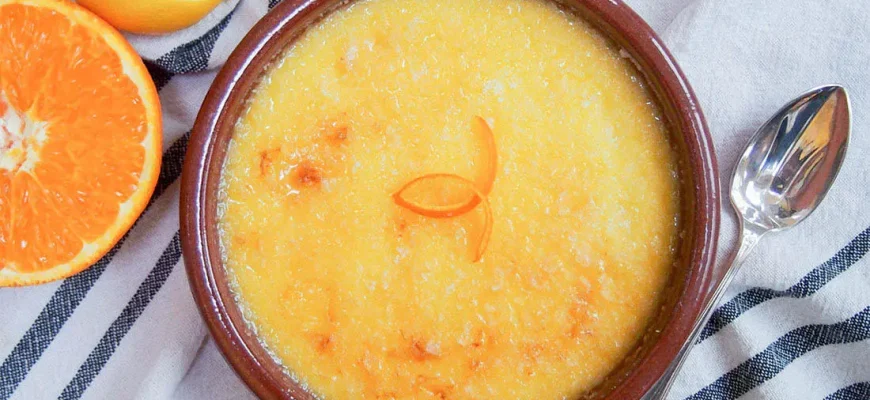 Crema Catalana, una clásica sobremesa catalana con crema sedosa y crosta caramelizada.